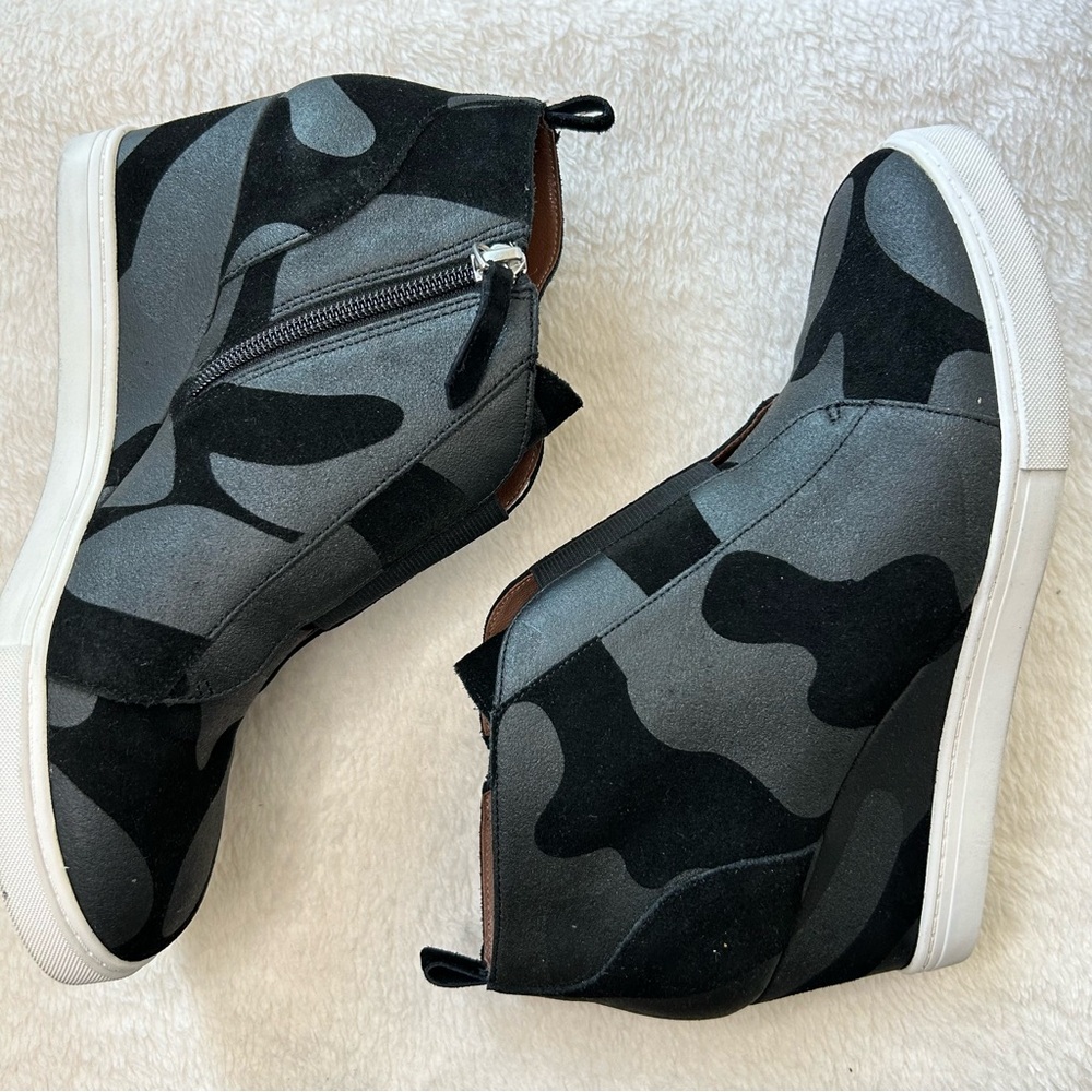Linea Paolo Felicia Black and Gray Camo Sneakers